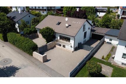 Freistehendes Zweifamilienhaus mit Gewerbeeinheit - Weng Hinzlbach