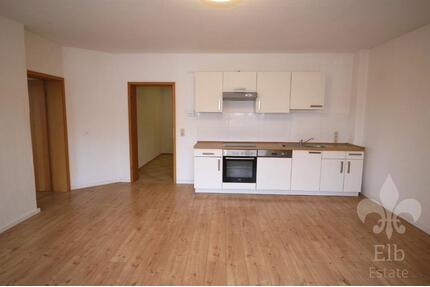 Helle und geräumige 3 Zimmer-Dachgeschosswohnung mit Einbauküche und Wanne in Stadtfeld-Ost - Magdeburg Nordwest