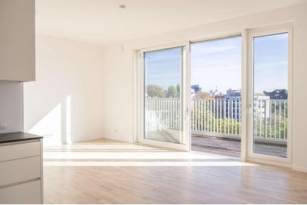 Traumhafter Blick über Berlin! 2-Zi. DG-Whg. mit Terrasse + Aufdachterrasse & Stellplatz!
