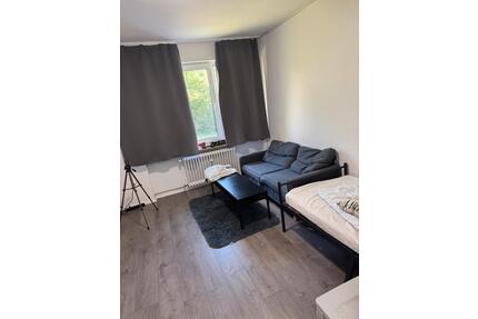 1 kleine zimmer wohnung - 890,00&nbsp;EUR Kaltmiete, ca.&nbsp; 20,00&nbsp;m&sup2; in München (PLZ: 80809) Am Riesenfeld