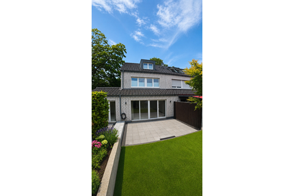 Haus zum Mieten in Düssseldorf 2.800,00 € 165 m²