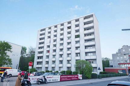 Renovierungsbedürftige 2-Zimmer-Wohnung mit Aufzug in zentraler Lage - Berlin Siemensstadt