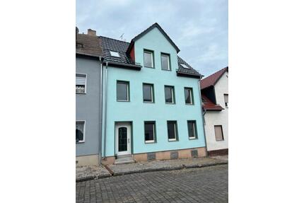 Einfamilienhaus zu Vermieten - 1.300,00&nbsp;EUR Kaltmiete, ca.&nbsp; 150,00&nbsp;m&sup2; in Eisleben (Lutherstadt) (PLZ: 06295)