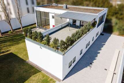 Wohnung zum Mieten in Regensburg 2.750,00 € 308 m²