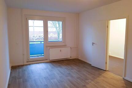 „Praktisch geschnittene 3-Zimmer-Wohnung im Erdgeschoss mit Balkon“ - Leipzig Lausen-Grünau