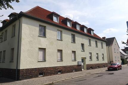 Dachgeschoßwohnung in sauberer, ruhiger, kleiner Wohnanlage - Calbe (Saale)