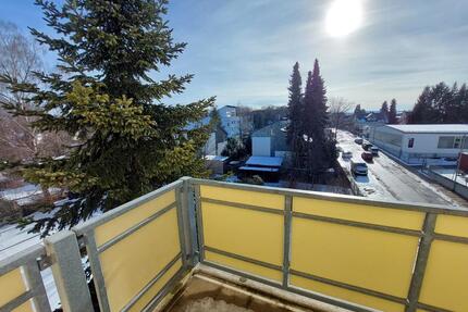 Tolle DG-2-Raum-Wohnung mit Balkon im Zentrum von Limbach-Oberfrohna