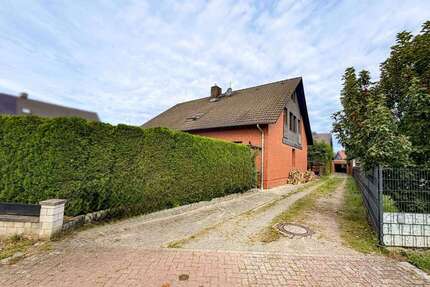 Haus zum Kaufen in Königslutter am Elm 220.000,00 € 239 m²