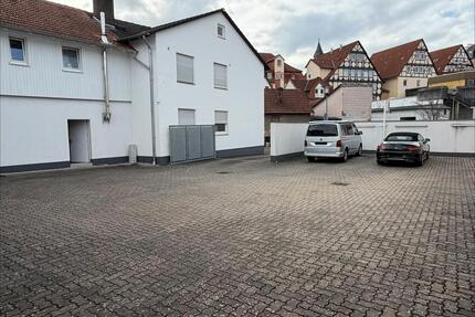 Große abgeschlossene Park- & Lagerfläche + großem Abstellraum - Hofgeismar