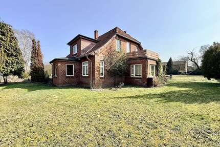 Haus zum Kaufen in Neustadt am Rübenberge 299.000,00 € 240 m²