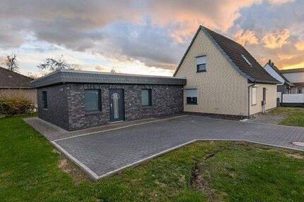 Saniertes Einfamilienhaus mit Einliegerwohnung in Nordenham