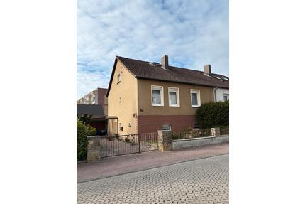 Doppelhaushälfte mit Garage in zentraler Lage von Oebisfelde - Oebisfelde-Weferlingen