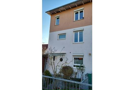 Reihenendhaus in Stuttgart-Hausen mit Garten und TG-Stellplatz