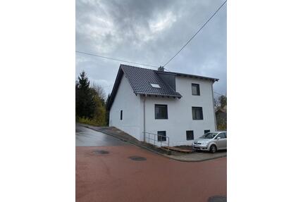 Haus zu vermieten - 1.500,00&nbsp;EUR Kaltmiete, ca.&nbsp; 180,00&nbsp;m&sup2; in Schiffweiler (PLZ: 66578)