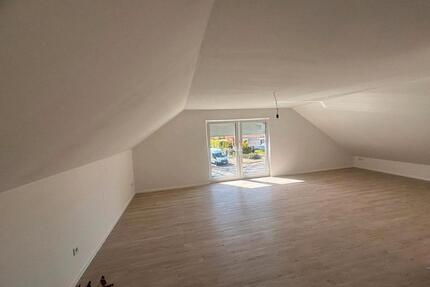 Biete 4 Zimmer Dachgeschoss Wohnung - Sulingen
