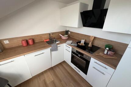 Kernsanierte 2,5-Zimmer-Wohnung in Ditzingen - EBK - Stellplatz