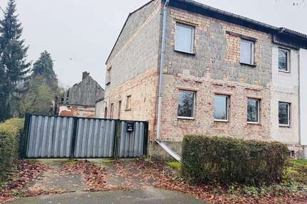 Haus zum Kaufen in Vierlinden 94.000,00 € 186 m²