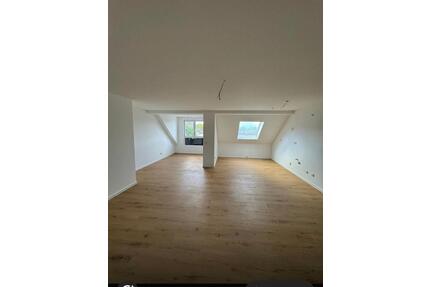 Wohnen mit Charakter, ausgebautes Dachgeschoss mit 105qm und großer Loggia - Gelsenkirchen Gelsenkirchen-Mitte