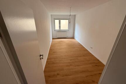 Erstbezug 3 Zimmmer Küche Bad, Keller Garten - Frankfurt am Main Nordend West