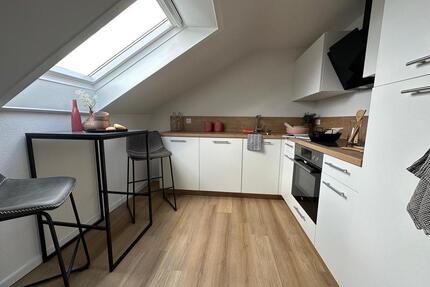 Kernsanierte 2,5-Zimmer-Wohnung in Ditzingen - EBK - Stellplatz