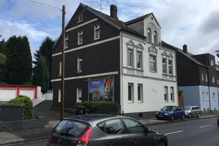 Mehrfamilienhaus mit großem Grundstück - Vermietungssicher - Bochum Bochum-Nord