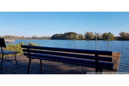 TRAUMHAFTES REETGEDECKTES BOOTSHAUS AM SEE - EIN JUWEL IN DER MECKLENBURGER SCHWEIZ - Teterow