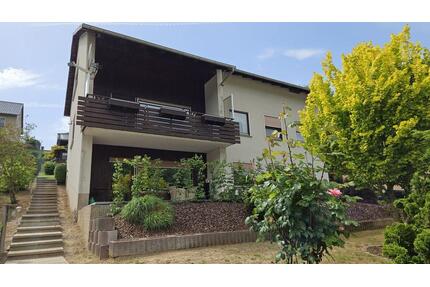Einfamilienhaus mit Einlieger- und Ferienwohnung – Blick auf Wald - Bodenwerder
