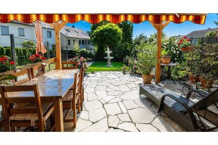 Fachgerecht modernisiertes Reihenmittelhaus mit liebevoll angelegtem Garten - Reutlingen Burgholz
