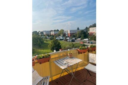 Helle 2-Zimmer-Wohnung mit Balkon im 2. OG in Berlin-Altglienicke