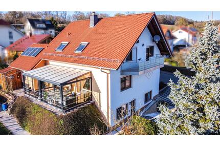 Attraktives Mehrgenerationenhaus in gepflegtem Zustand - Gedern