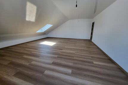 Modernisierte 3 ZKB-Wohnung mit großem Balkon in Wiesental - Waghäusel