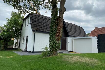 Doppelhaushälfte mit eigener Garage an der Kirchhuchtinger Landstraße in Bremen