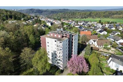 Sofort einziehen: Gepflegte 3-Zi.-Wohnung mit Stellplatz und Einbauküche - Kreuzwertheim