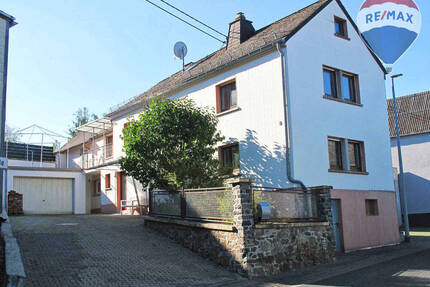 Einfamilienhaus mit 5-ZKB, großer Dachterrasse und Garage in Eppenrod