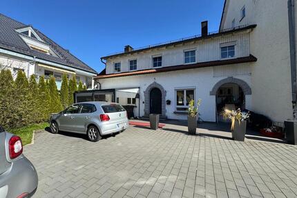 Großes modernes Familienhaus mit großem Garten und 6 Stellplätzen - Ostfildern