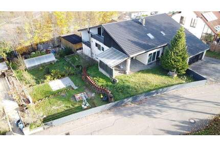 Traum vom großzügigem Wohnen mit Garten: Mehrfamilienhaus mit 4 Garagen, 3 Bädern, Werkstatt+ Sauna - Keltern Dietlingen