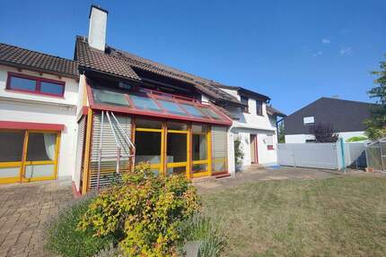 Großzügiiges Wohnhaus mit separat nutzbarem Einliegerbereich - Ahorn Schorkendorf