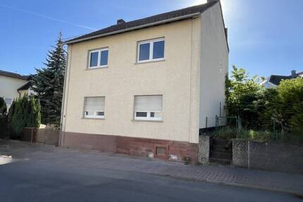 Großes Grundstück mit 2-Familienhaus in Frankfurt Bergen - Frankfurt am Main Bergen-Enkheim