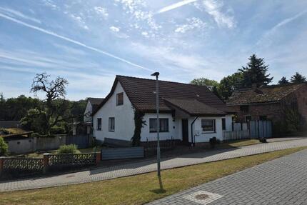 Einfamilienhaus kleiner übersichtlicher Vierseitenhof - Möckern