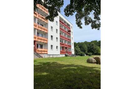 Schöne 4 Zimmer Wohnung mit 2 Balkonen - Schwerin Mueßer Holz