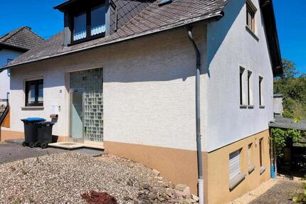 Freistehendes Einfamilienhaus mit großem Garten - Monzelfeld