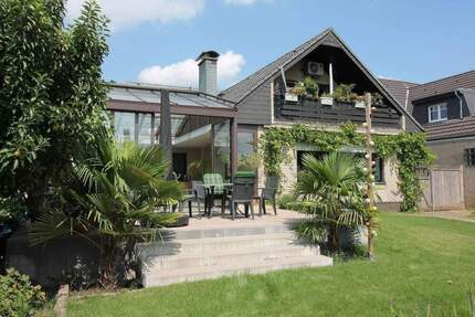 Bungalow mit großem Wintergarten und Einliegerwohnung in Rheinberg-Ossenberg, Grundstück 1399 m²