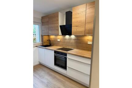 Schöne kernsanierte drei Zimmer Wohnung in Duisburg inkl. Möbel