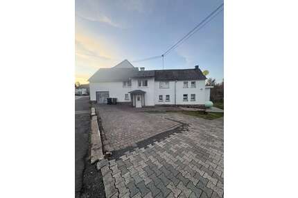 Haus zum Kaufen in Langenhahn 160.000,00 € 150 m²