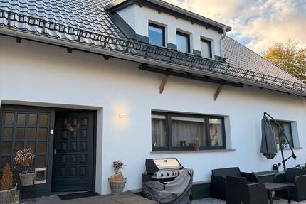 Einfamilienhaus 4 zi Küche 2 Bäder Garten Stellplatz - Hellenhahn-Schellenberg