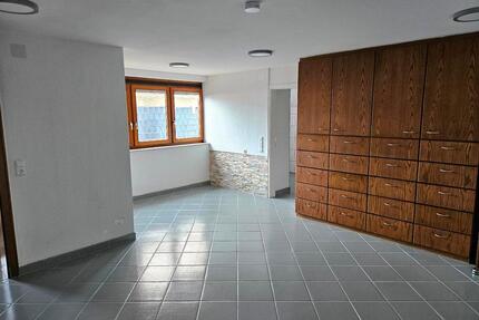 Schöne 2-Zimmer Wohnung im EG mit EBK und Stellplatz - Hattenhofen