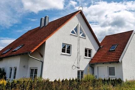 Charmante Doppelhaushälfte mit Garage in ruhiger Süd-West-Lage - Neustadt an der Waldnaab