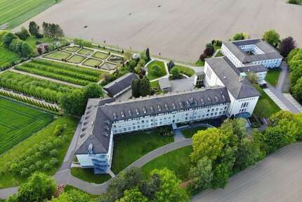 Haus zum Kaufen in Wickede-Wimbern, 3.600.000,00 € 3030 m²