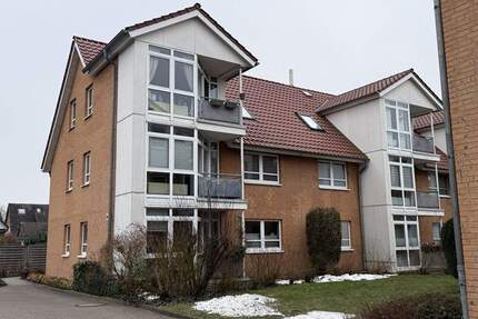 Attraktive 2-Zimmer-Dachgeschosswohnung mit Eckbalkon und Stellplatz in Hamburg Bergedorf