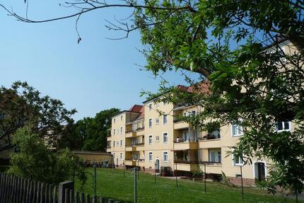 Sanierte 2-Raum-Wohnung im Altbau mit Badewanne und Balkon - Gera Lusan